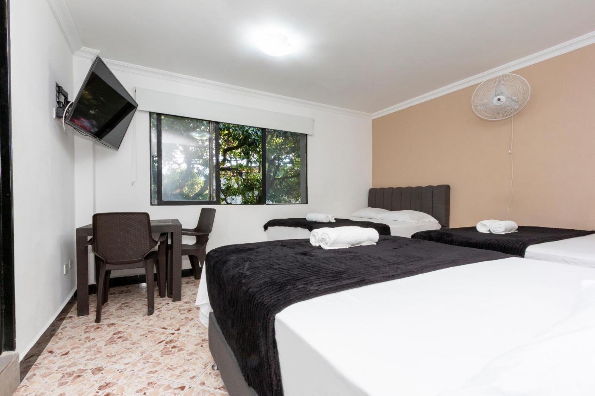 Hotel De Leon Estadio Medellín Esterno foto